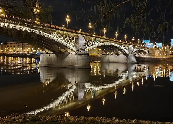 Margaret Buda View Апартаменты